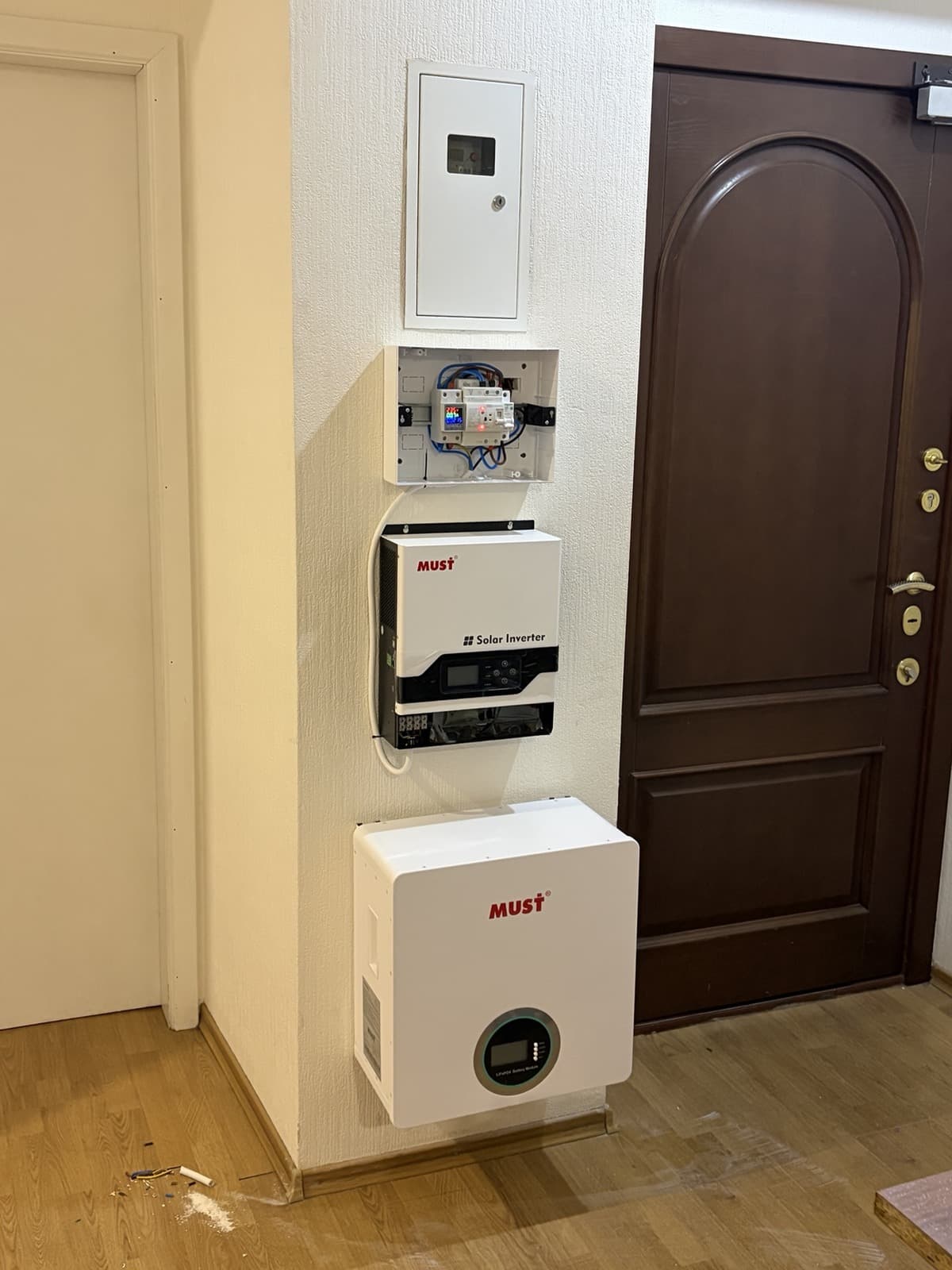 Процес монтажу системи резервного живлення NEWVOLT